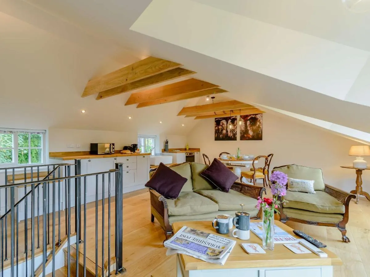2 Bed In Beverley 88422 Lund 0*,